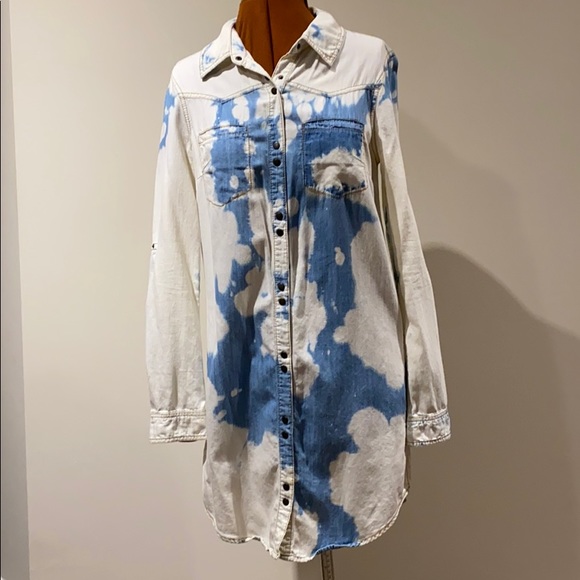 ✨Life in Progress✨Lightweight Denim Shirtdress - Picture 2 of 9